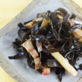 沖縄料理クーブイリチー（千切り昆布の炒め物）